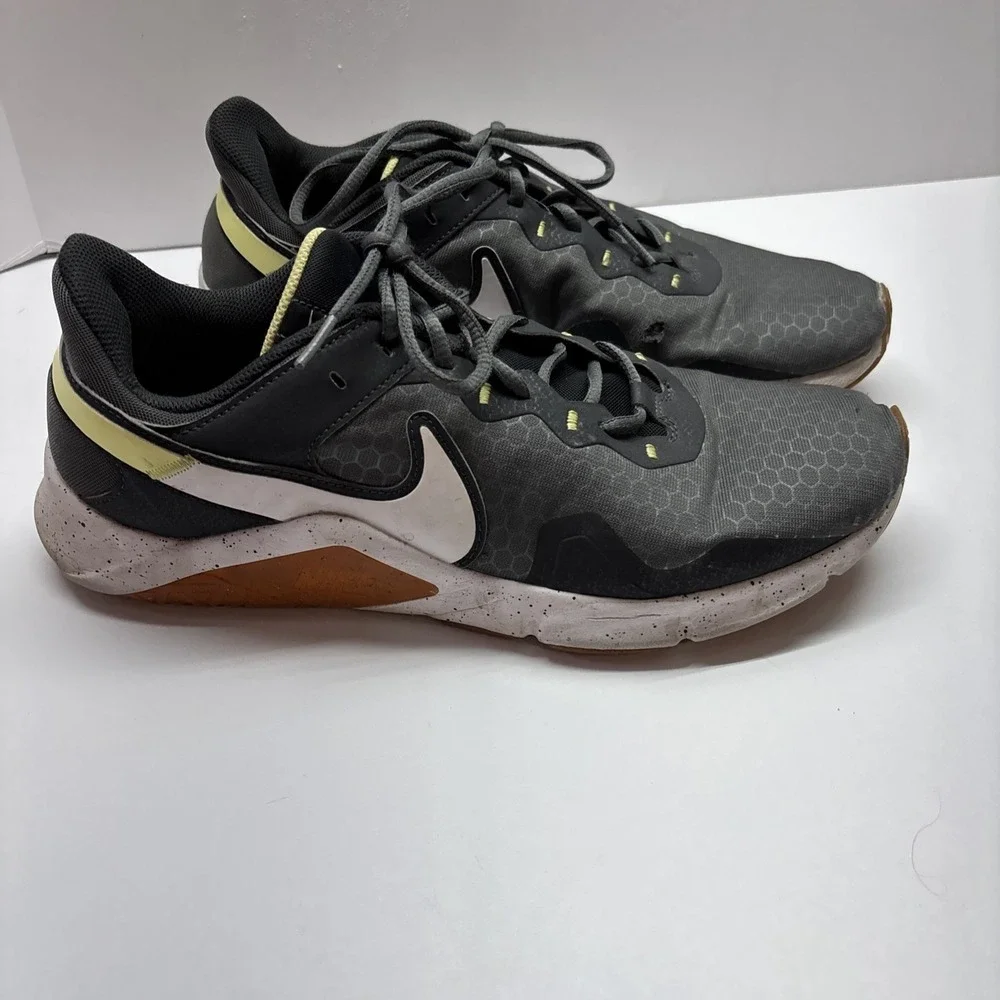Nike LEGEND ESSENTIAL 2 Mens Black White Silver CQ9356-016‎ Size 11.5US